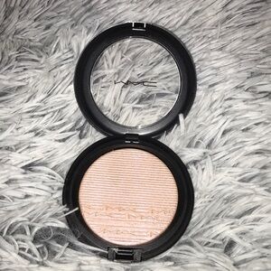 MAC Cosmetics extra dimension skinfinish -show gold